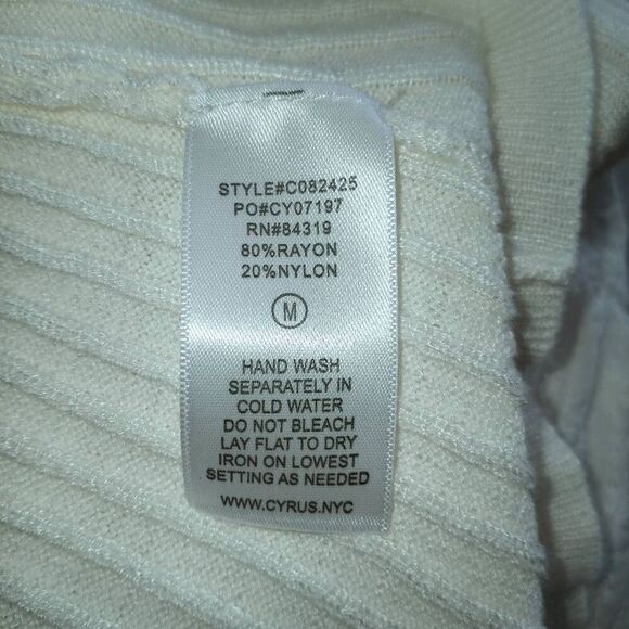 CYRUS WHITE/CREAM V-NECK DOLMAN SLEEVE SWEATER SZ.M NWOT. - Picture 6 of 6